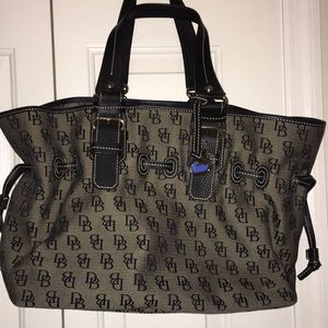 Pre-owned w/ tag Dooney & Bourke medium chiara bag